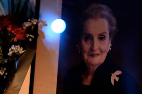 Madeleine Albright vlerësohet lartë nga qytetarët e Gjakovës