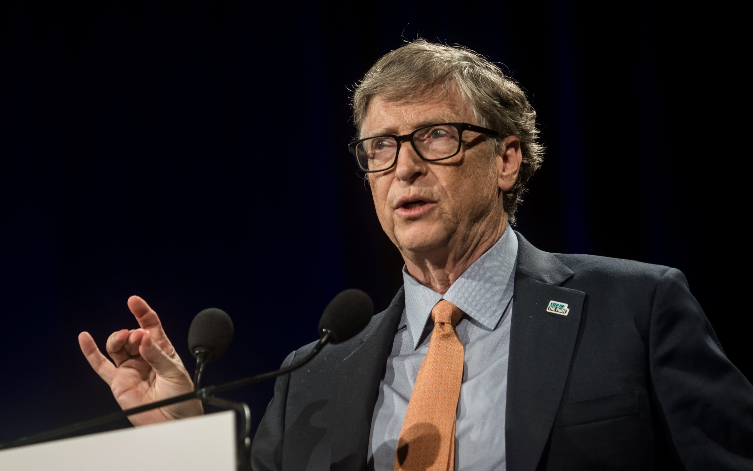 Bill Gates: Telefonat e mençur duhet zëvendësuar me tatuazhet elektronike