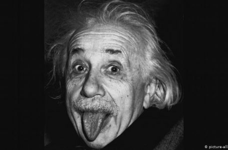 Fotografia e çastit që u bë ikonë, historia pas fotos së Ajnshtajni ku nxjerr gjuhën