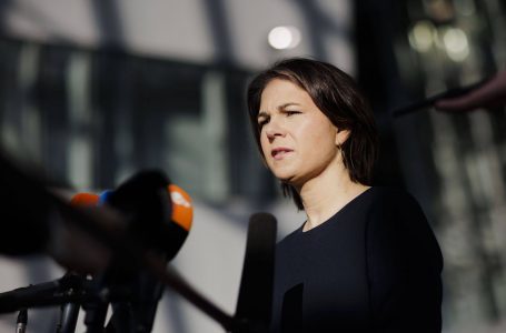 Baerbock: ​Gjermania i analizon “me shumë seriozitet” kërcënimet bërthamore të Putinit