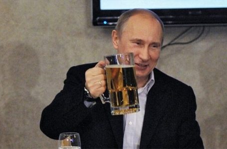Rusia mbetet pa birrë, zgjerohet lista e kompanive bojkotuese