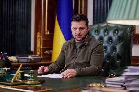 Zelensky flet me Papa Françeskun, i bën thirrje Vatikanit të ndërmjetësojë