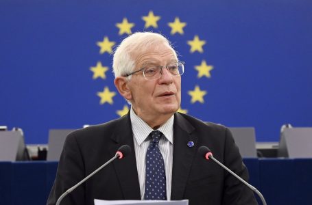 Borrell flet për situatën në veri: Kosova të pezullojë operacionet policore rreth ndërtesave të komunave