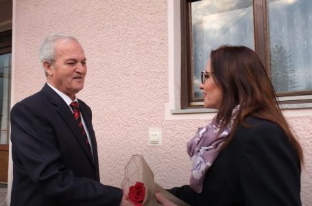 Tv Syri nderon mësimdhënësin Islam Juniku
