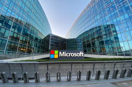 Microsoft pezullon shitjen e produkteve në Rusi