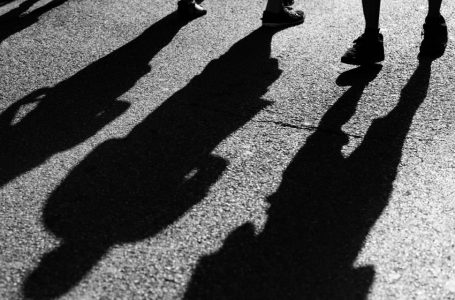 Përleshje fizike në rrugën “Yll Morina” në Gjakovë