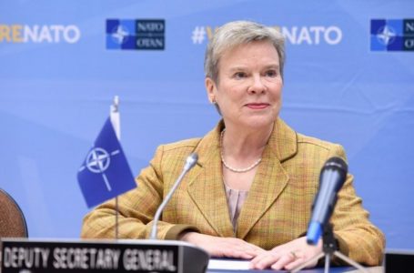 Ish-zyrtarja e NATO-s: Nuk ka gjasa që Rusia të ketë sukses në Kiev