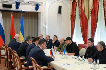 Ukraina dhe Rusia pritet të vazhdojnë sot bisedimet
