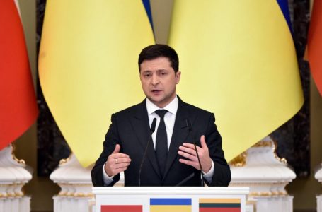 Presidenti i Ukrainës njofton ardhjen e luftëtarëve të parë të huaj