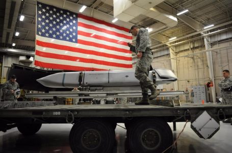 Polonia: Të gatshëm të marrim armë bërthamore amerikane në territorin tonë
