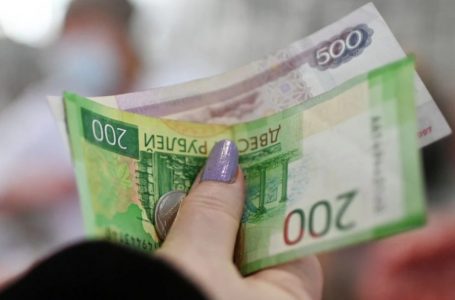 Rusët po shpenzojnë dyfish më shumë për ushqime pas fillimit të agresionit ushtarak në Ukrainë