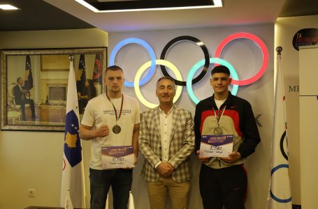 Presidenti Krasniqi priti delegacionin e boksit, pas suksesit në Kampionatin Evropian të të Rinjve