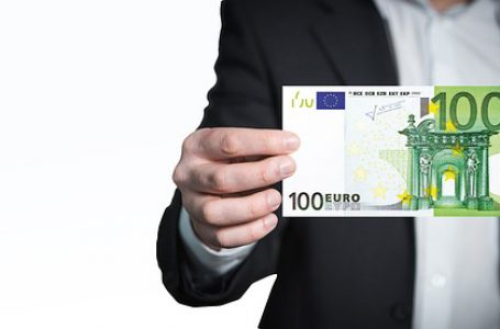 Ministria e Financave jep sqarim për shtesën 100 euro për puntorët