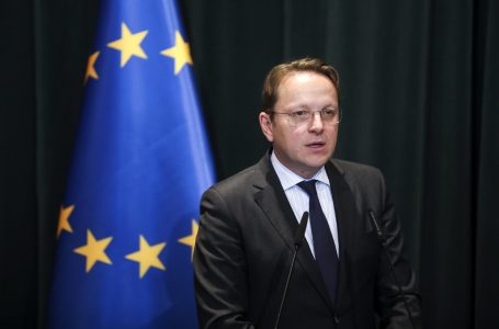 Komisioneri i BE-së thotë se Kosova duhet të përparojë me reforma në qeverisjen lokale