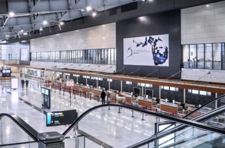 Arrestohet një person në aeroport, dyshohet se kishte vjedhur një veturë me targa të huaja