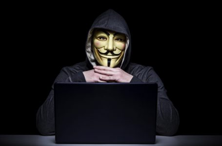 Anonymous ekspozon mbi 700GB të dhëna të Kremlinit