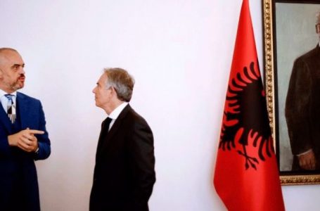 Edi Rama pret në takim ish-kryeministrin britanik Tony Blair në Tiranë