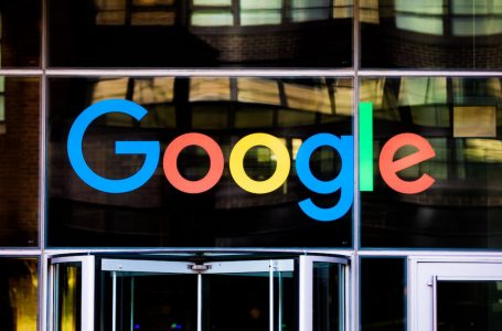 Aksionet e Google arritën çmimin e tyre më të lartë në më shumë se një vit
