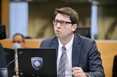 Murati: Thirrjet për ulje të akcizës së naftës janë për trashje të fitimit të tregtarëve