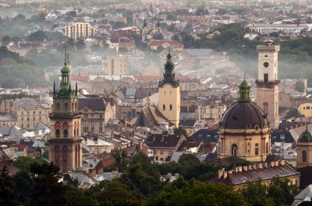 Turistët e këtij viti janë vetë ukrainasit “turizmi i luftës” në Lviv