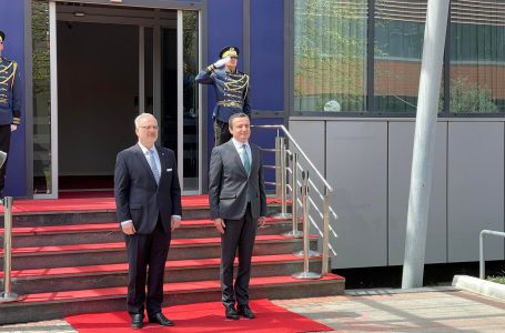 Pas takimit me Osmanin e Konjufcën, presidenti letonez pritet nga Kurti