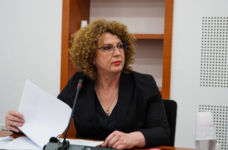 Ministrja Hajdari sërish flet për pezullimin e certifikatës së biznesit për Klan Kosovën
