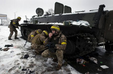 Rusia i kërkon SHBA-së ta ndalojë dërgimin e armëve në Ukrainë
