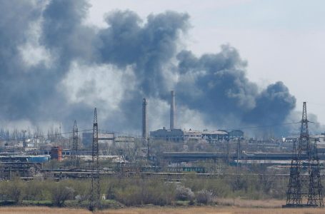 Zyrtari ukrainas: Forcat ruse po përpiqen të sulmojnë fabrikën e çelikut në Mariupol