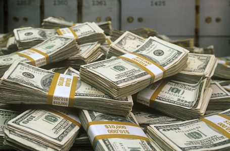 Dollari është forcuar ndjeshëm ndaj monedhave të tjera që nga fillimi i vitit