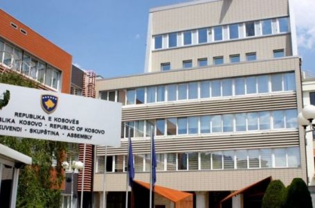 Sot mblidhen tri Komisione Parlamentare