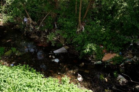 Mbeturinat përskaj lumenjëve, shqetësim për aktivistët