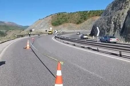 Aksident tragjik në Rrugën e Kombit, vdes një person dhe një tjetër lëndohet rëndë