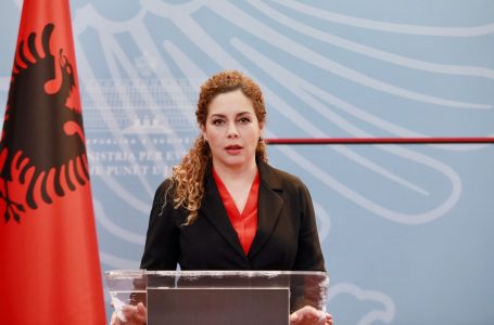 Xhaçka: Gjuha shqipe do njihet në shkollat në Greqi