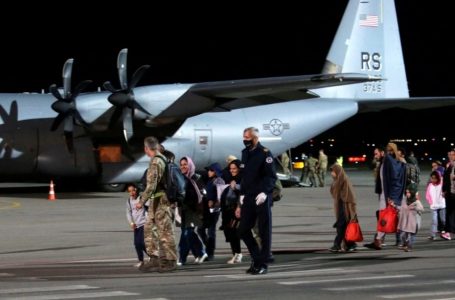Axios: SHBA-ja do t’ua refuzojë hyrjen disa afganëve që janë në Kosovë