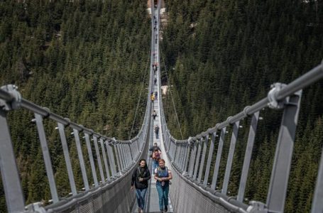 Frikë dhe adrenalinë teksa çekët hapin urën më të gjatë në botë