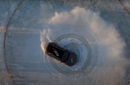 Porsche Taycan vendos rekordin botëror të Guinness me 69 “rrotullime në akull” radhazi (VIDEO)
