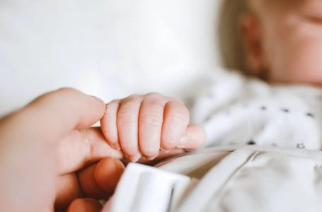 MSh-ja ndan gjysmë milioni euro për Prishtinën për projektin “vizita në shtëpi për gratë shtatzëna dhe fëmijët”