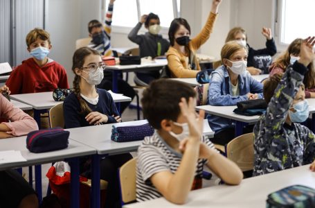 Rikthimi i maskave në shkolla
