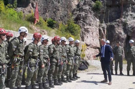 “Alpinizëm ushtarak”, instruktorët italian trajnojnë ushtarët e FSK-së