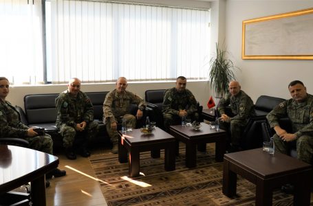 Takohen komandantët e forcave të Kosovës dhe të Shqipërisë
