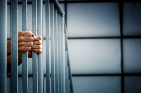Lirimi me kusht – pak kërkesa të aprovuara, avokatët thotë se po u shkelen të drejtat të burgosurve