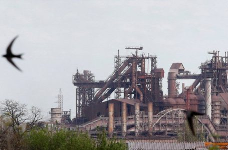 Më shumë se 200 civilë ende të bllokuar në fabrikën e çelikut në Mariupol