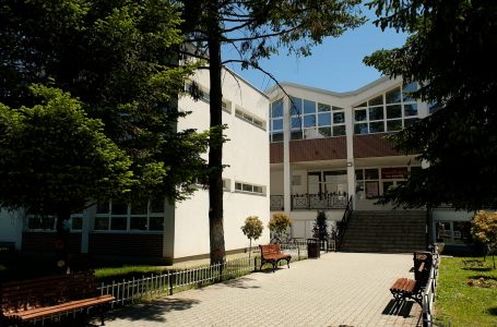 Këshilli i prindërve në Gjakovë kërkon të prioritizohen nxënësit në kaosin e krijuar në arsim