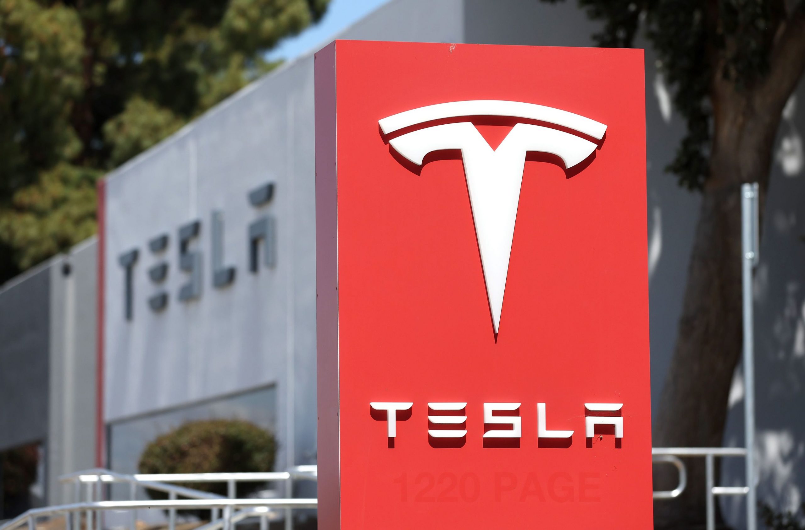 Tesla e zhgënjyer me të ardhurat dhe fitimin në tremujorin e katërt të 2024