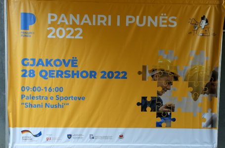 Mbahet Panairi i Punës në Gjakovë, interesim i madh i bizneseve dhe punëkërkuesve