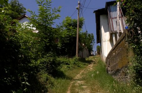 Komuna e Gjakovës nis punimet për ndërtimin e shkallëve në kodrën e Çabratit