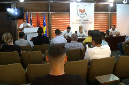 Mbahet takimi i parë publik me qytetarët për punën 6 mujore të komunës së Gjakovës