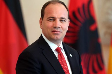 Sot i jepet lamtumira e fundit ish-presidentit të Shqipërisë Bujar Nishani