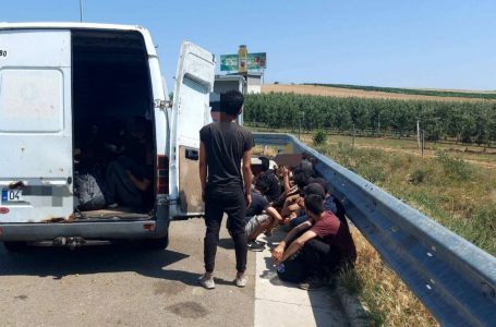 34 shtetas sirian kapen brenda një furgoni në autostradën “Ibrahim Rugova”