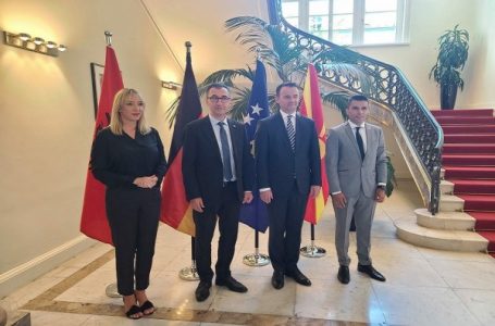​Ministri Peci në Berlin takon homologun gjerman